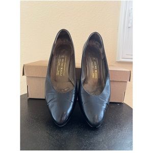 Vintage Bruno Magli Leather Kitten Heels in Black